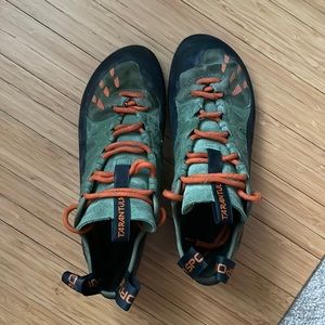 Mens La Sportiva tarantulace climbing shoes